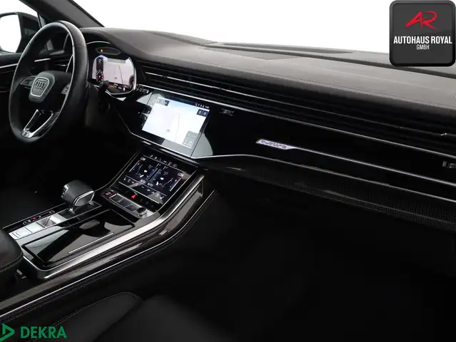 Audi SQ8 view 10