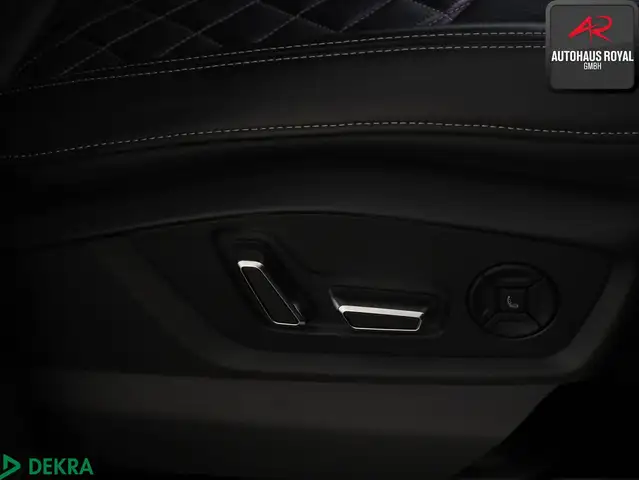 Audi SQ8 view 12