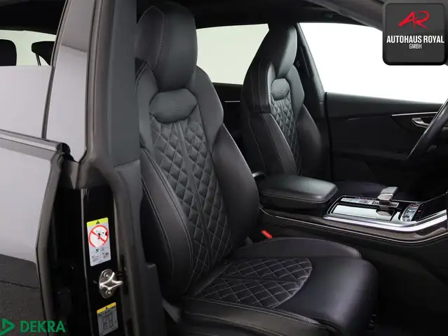 Audi SQ8 view 11