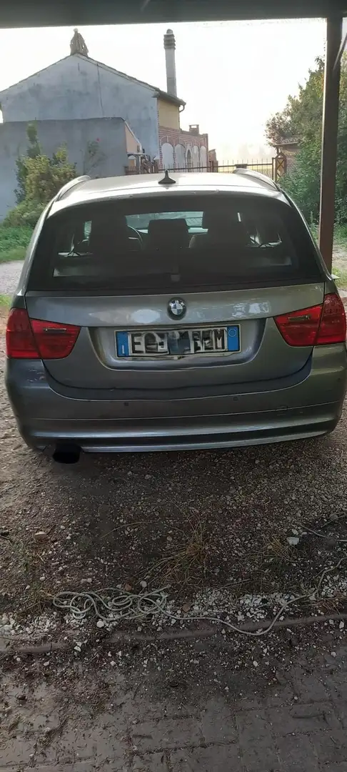 BMW 320 Serie 3 E91 Touring 320d Touring Attiva 184cv Grigio - 2