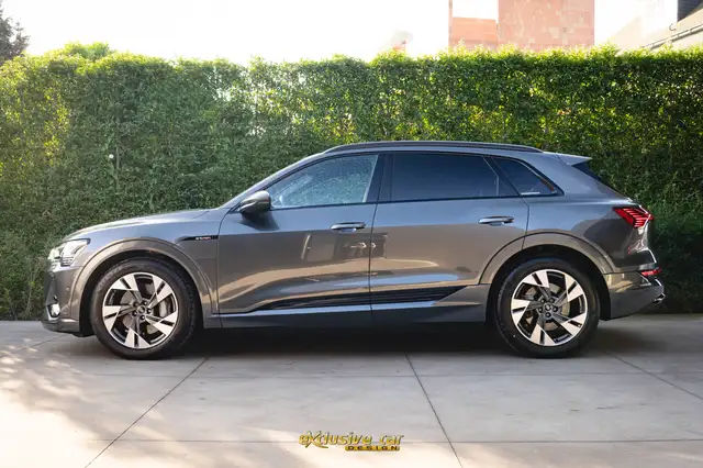 Audi E-Tron view 8