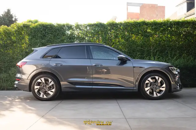 Audi E-Tron view 4