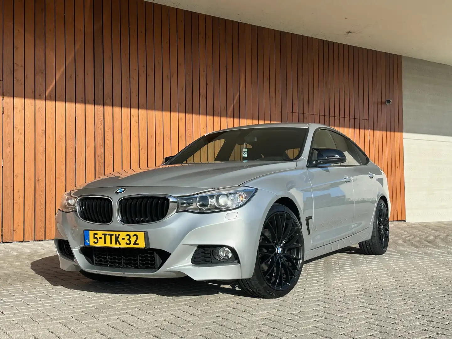 BMW 320 320i GT Business Grijs - 1