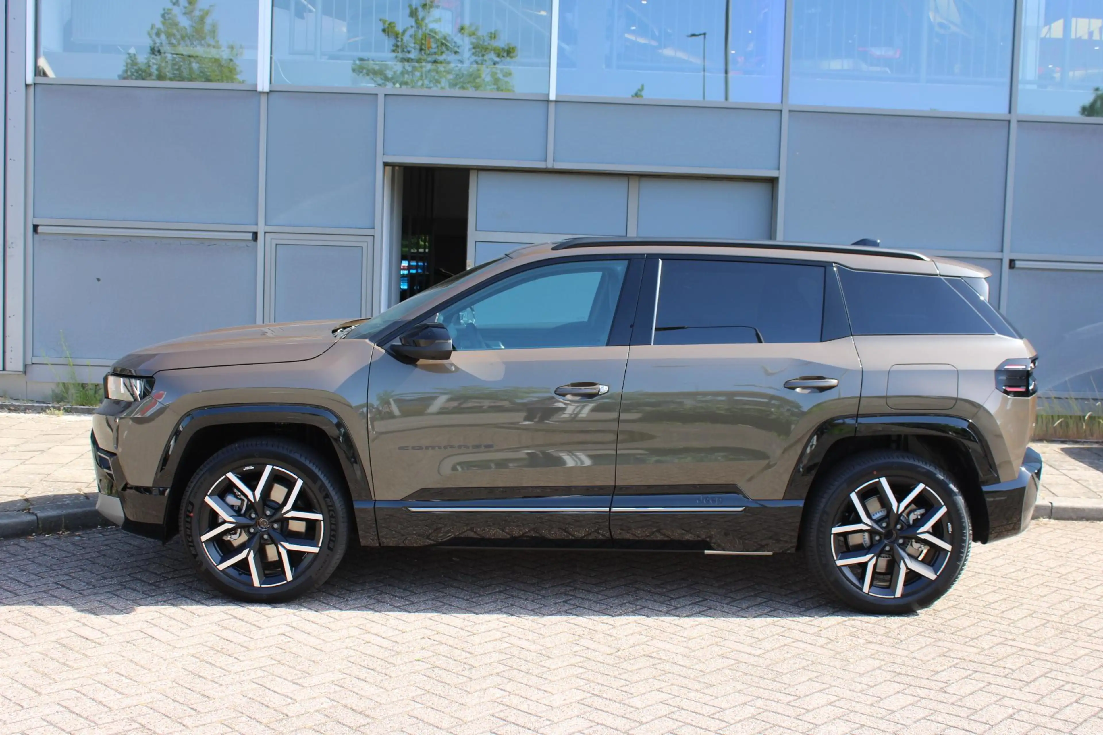 Jeep Compass First Edition 74 kWh | Schuif/ Kanteldak | Lederen — photo 6