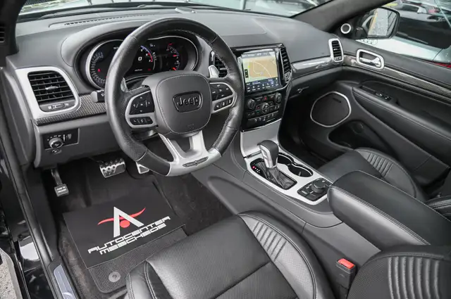 Jeep Grand Cherokee view 9