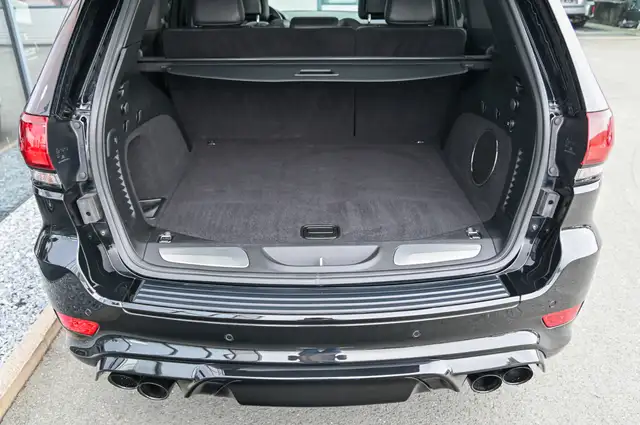 Jeep Grand Cherokee view 8