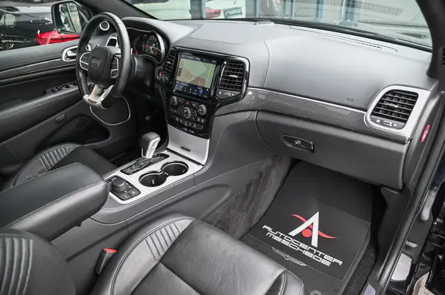 Jeep Grand Cherokee view 11