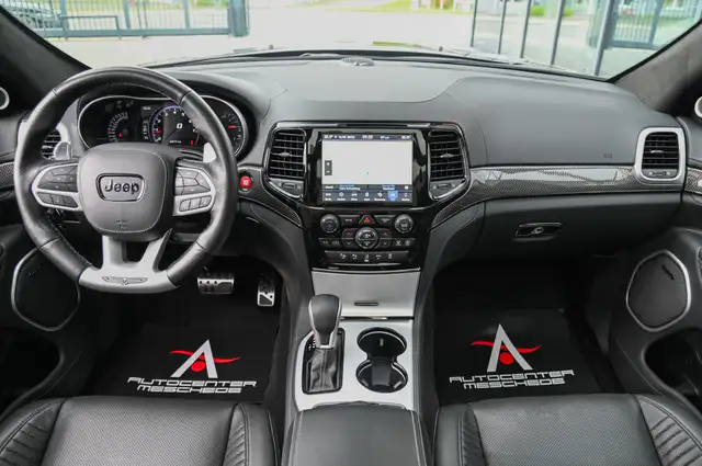 Jeep Grand Cherokee view 10