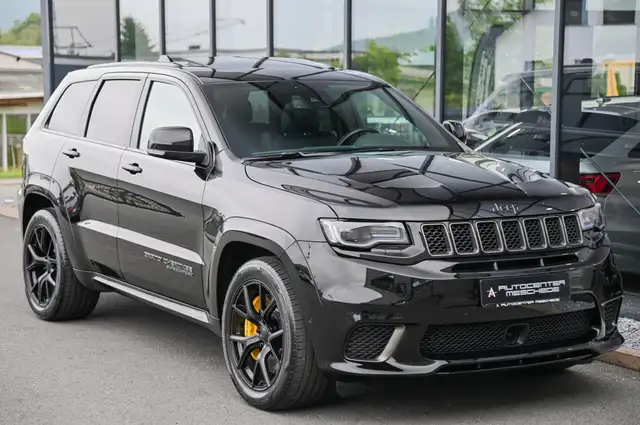 Jeep Grand Cherokee view 3