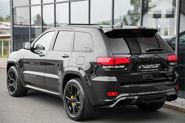 Jeep Grand Cherokee view 5