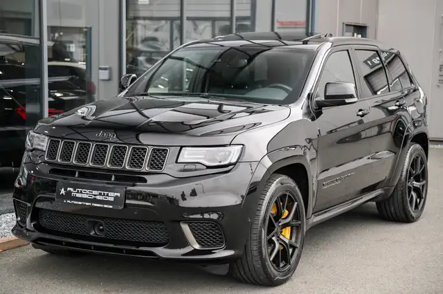 Jeep Grand Cherokee view 2