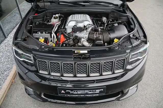 Jeep Grand Cherokee view 7