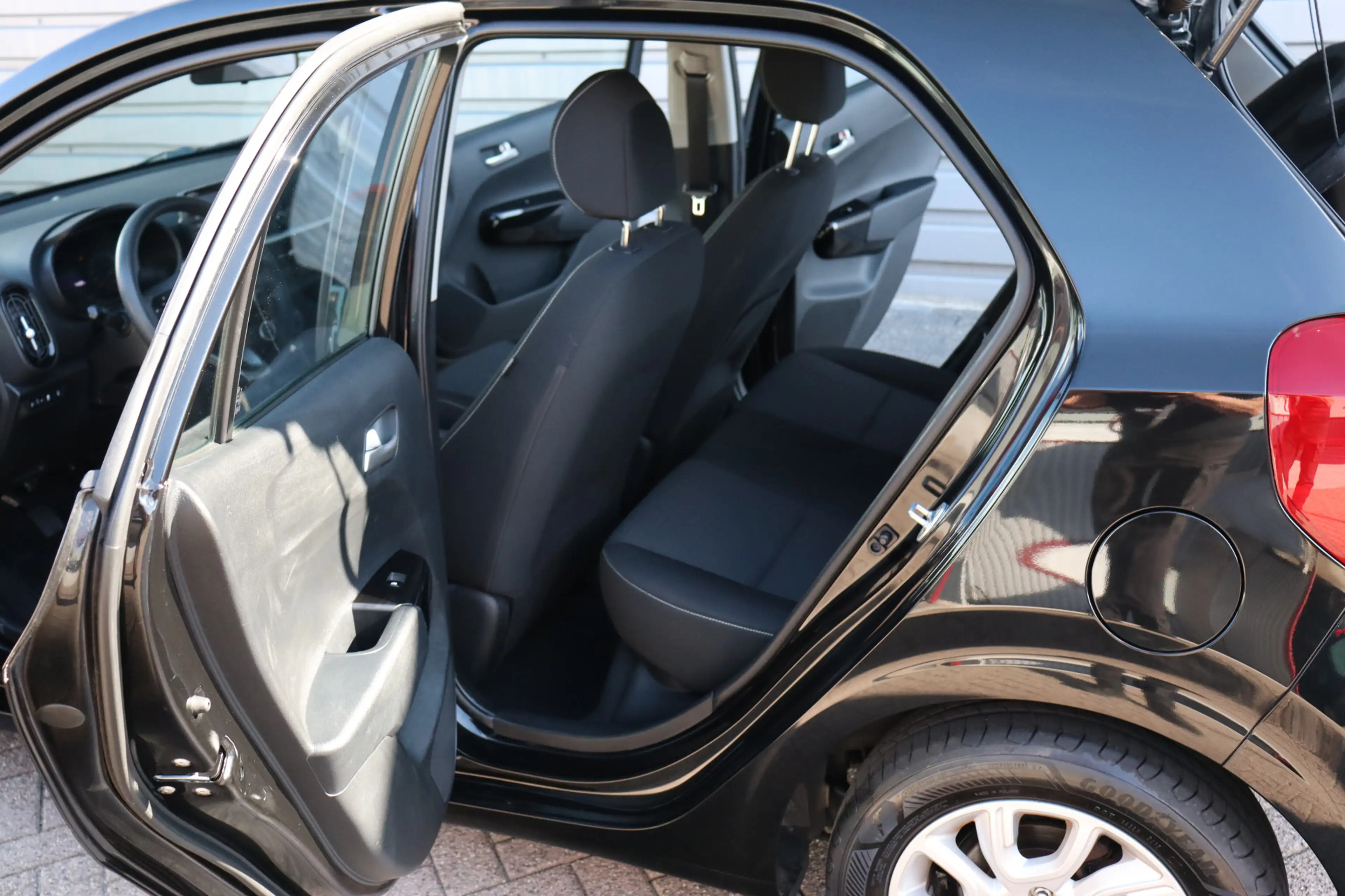 Kia Picanto 1.0 CVVT ComfortPlusLine Navigator O.a: Navi, Airc — photo 24