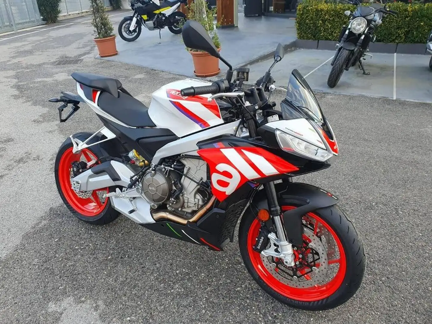 Aprilia Tuono 660 - 2