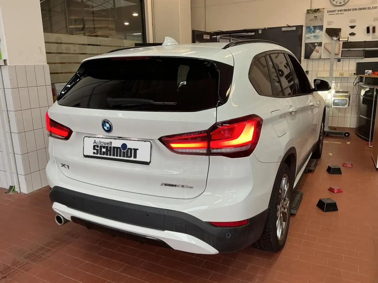BMW X1 xDrive25e Sport Line + 2Jahre-BPS.-GARANTIE Weiß - 2