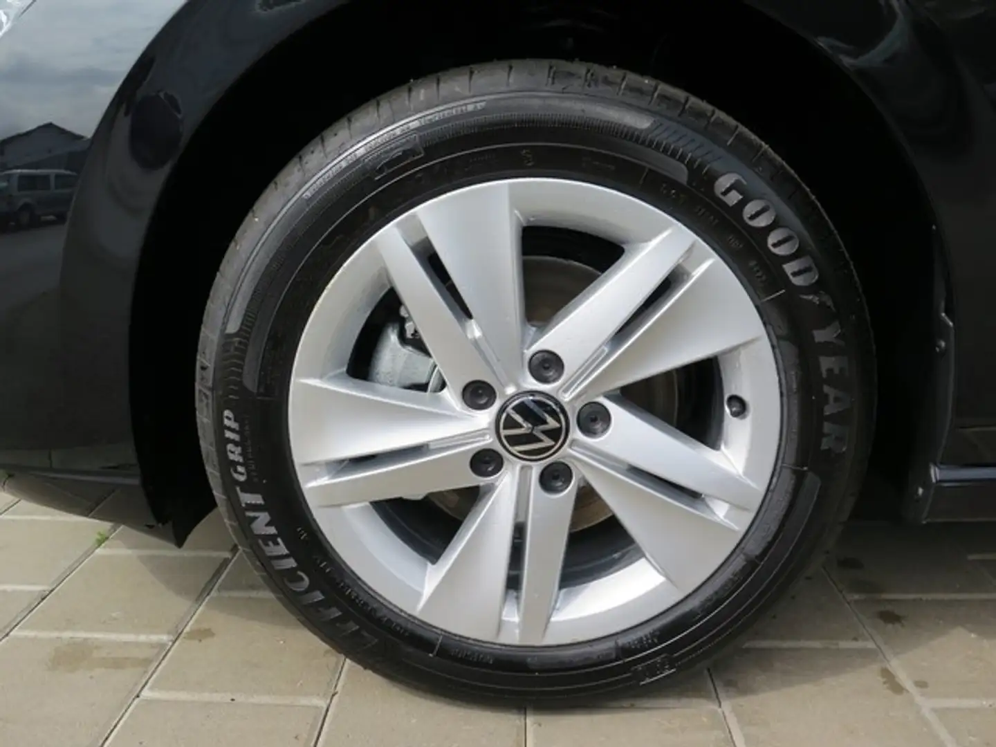 Volkswagen Golf VIII VARIANT 1.5 TSI LIFE *SHZ*PDC*APP*ACC* Klima Schwarz - 2