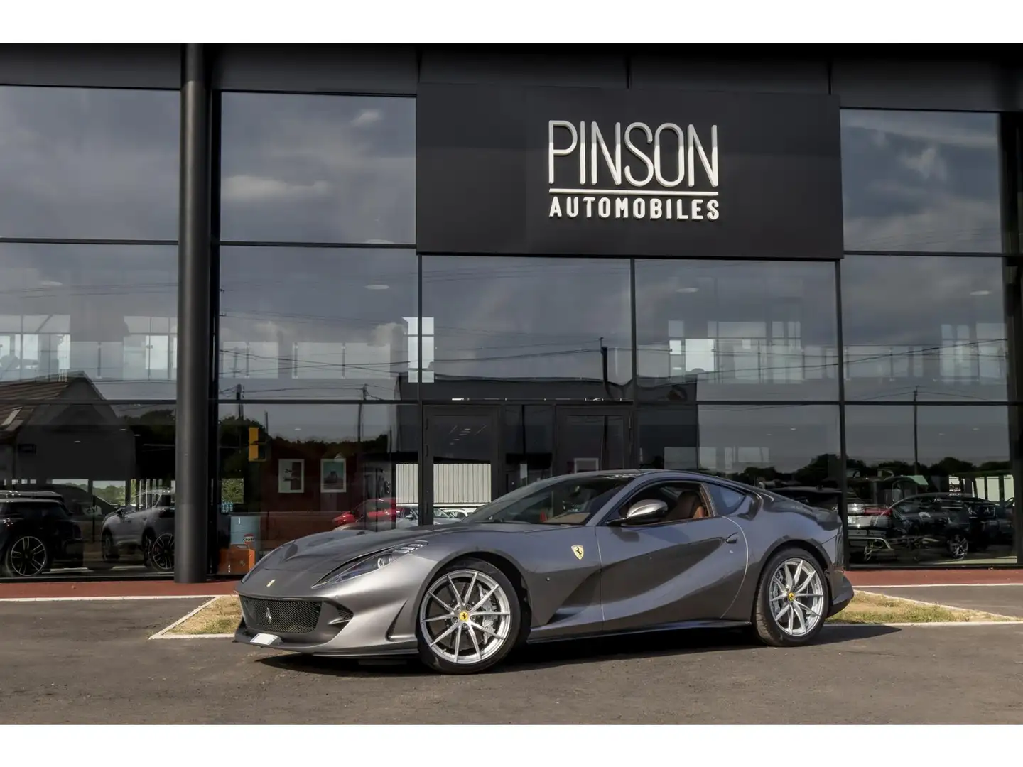 Ferrari 812 812 Superfast 6.5i V12 - BVR . Grau - 2