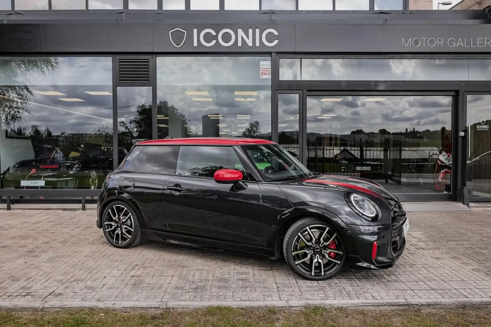 MINI Cooper 3 Puertas JCW - 1