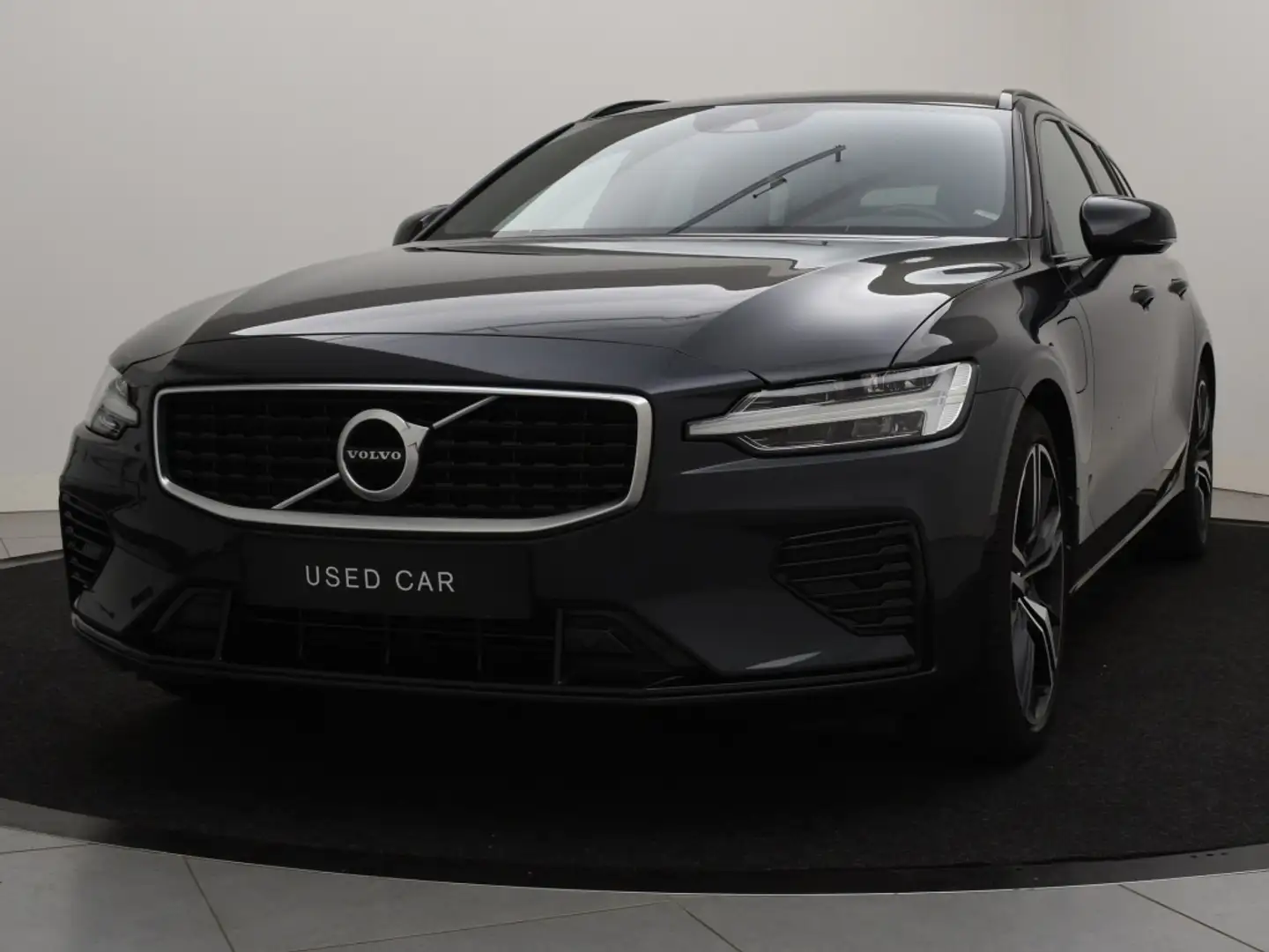 Volvo V60 T8 PLUG-IN HYBRID AWD R-DESIGN HARMAN KARDON CAMER Grijs - 2