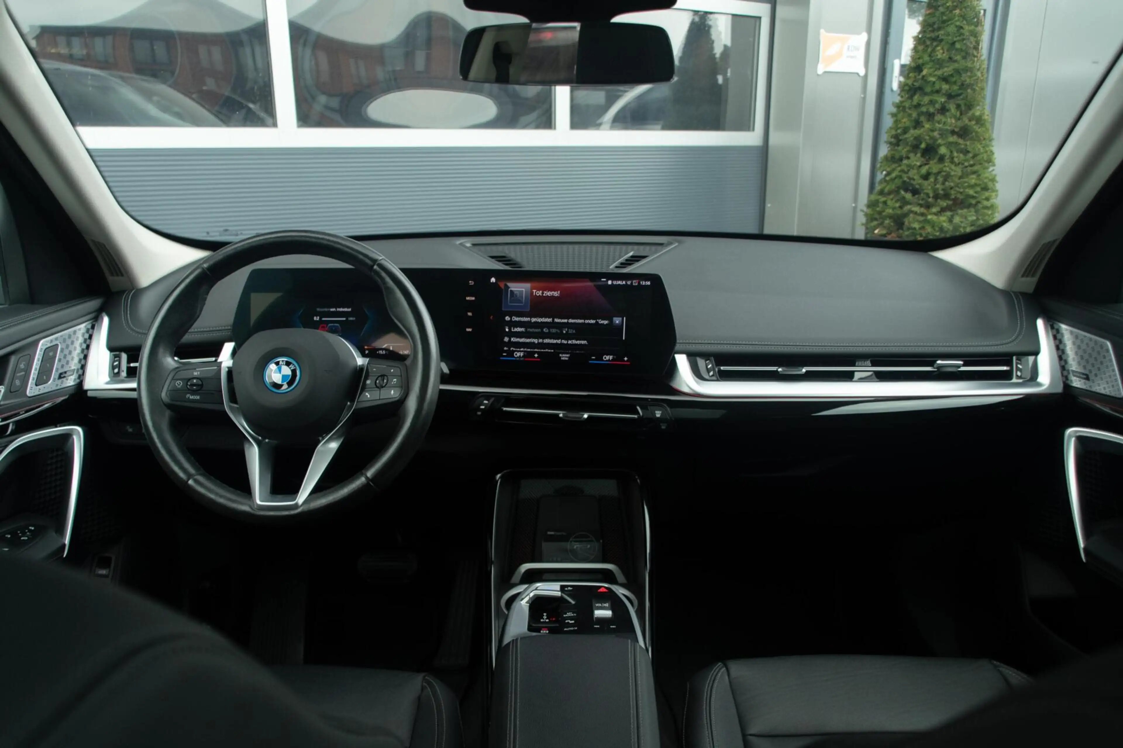 BMW iX1 xDrive30 67 kWh |Pano|DAB|Camera|Sfeerverlichting — photo 12
