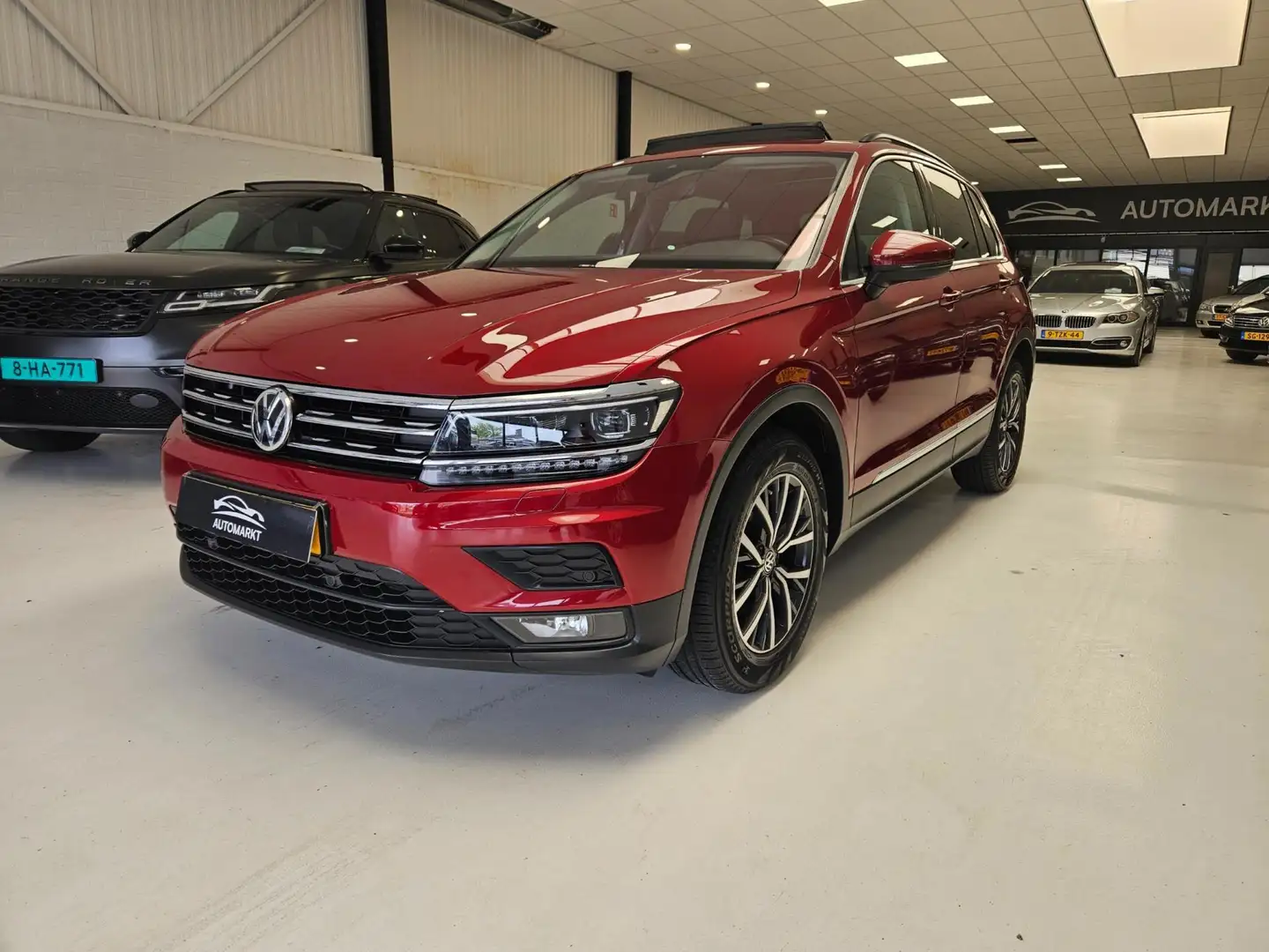 Volkswagen Tiguan 1.5 TSI ACT Highline/R Line/Pano/automaat/1 jaar g Rood - 2