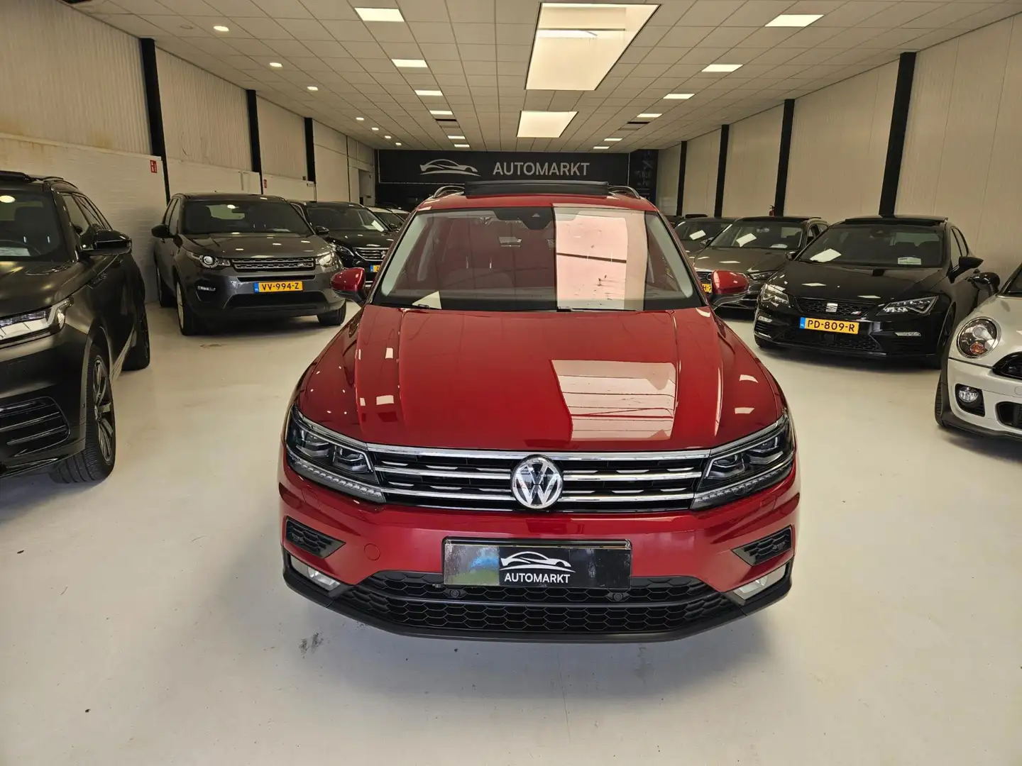 Volkswagen Tiguan 1.5 TSI ACT Highline/R Line/Pano/automaat/1 jaar g Rood - 1