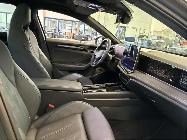 Volkswagen Passat view 7