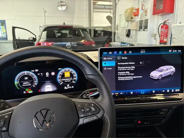 Volkswagen Passat view 9