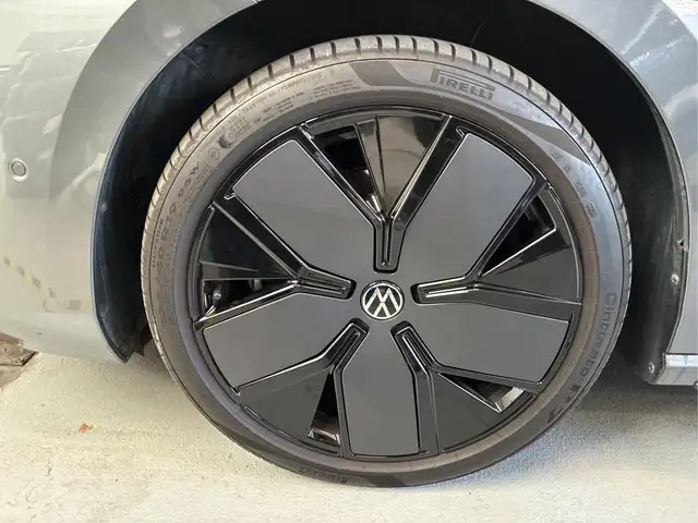 Volkswagen Passat view 5