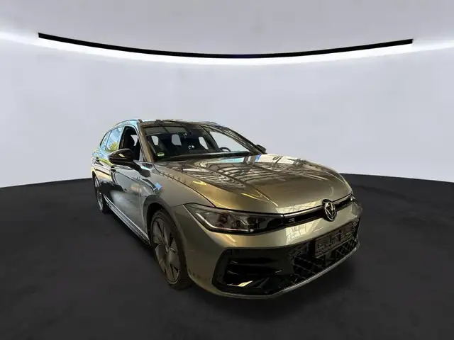 Volkswagen Passat view 2
