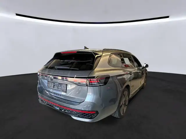 Volkswagen Passat view 4