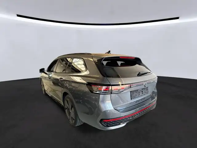 Volkswagen Passat view 3