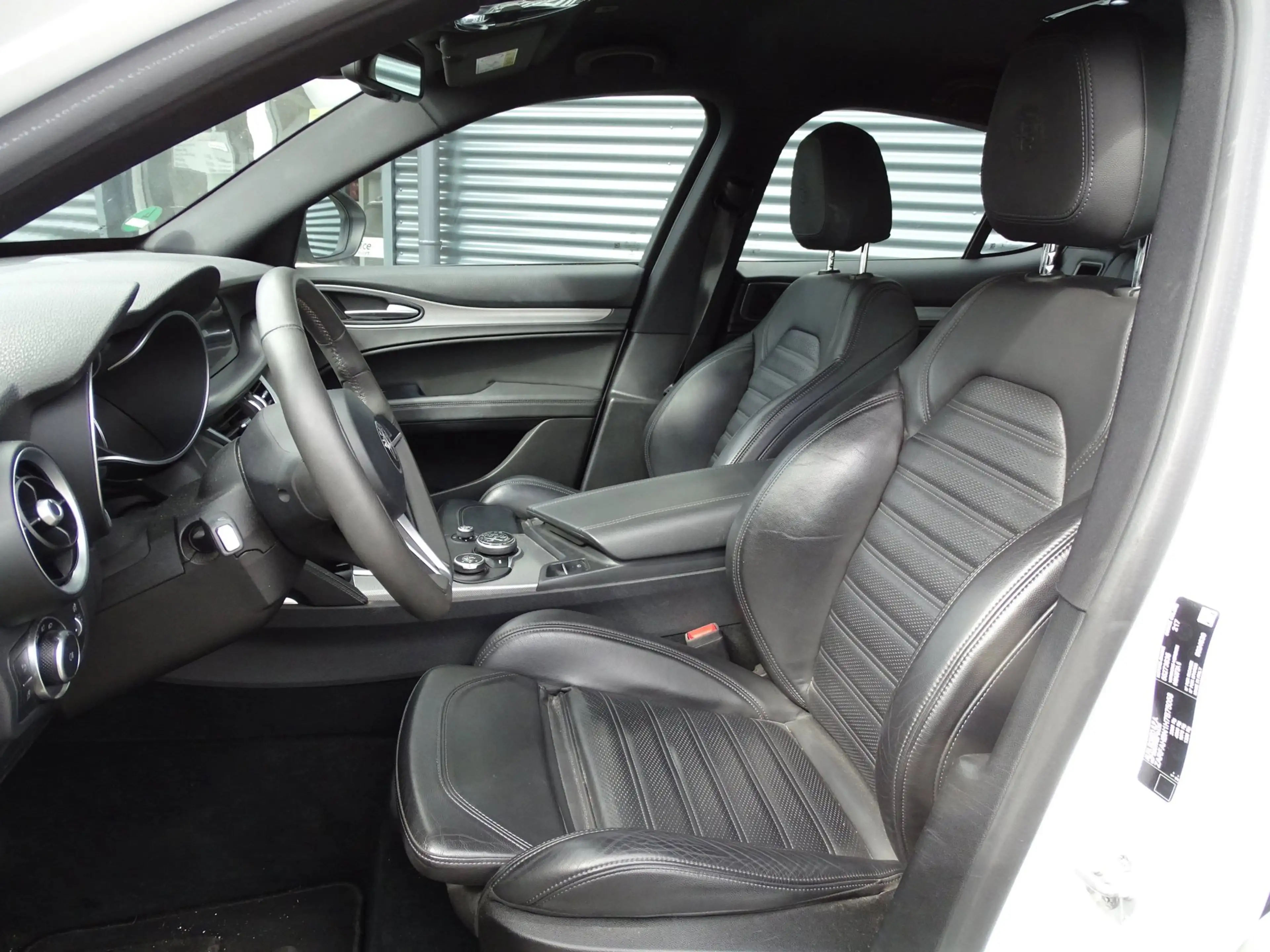 Alfa Romeo Stelvio 2.0 T AWD Super Veloce — photo 11