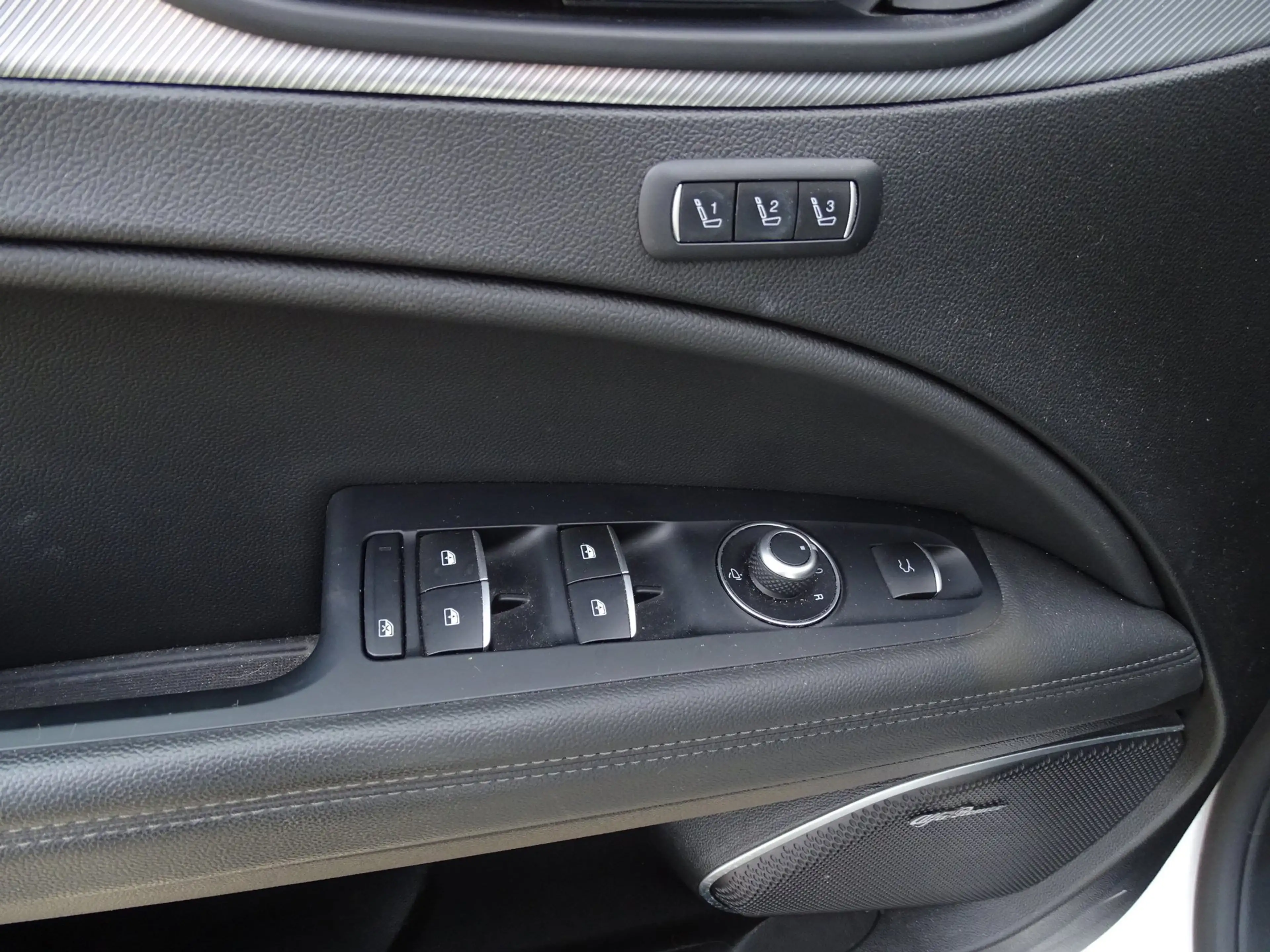 Alfa Romeo Stelvio 2.0 T AWD Super Veloce — photo 24
