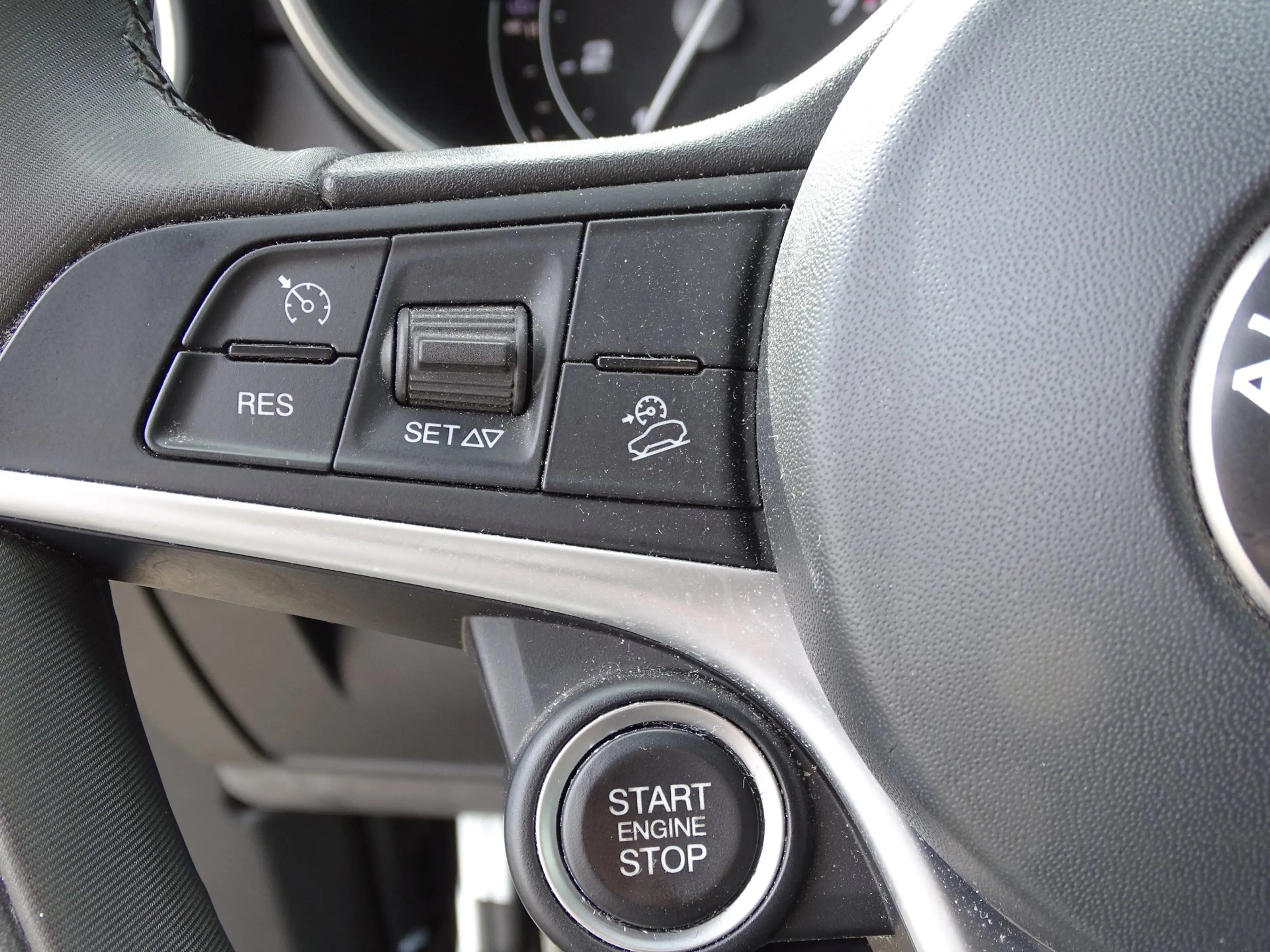 Alfa Romeo Stelvio 2.0 T AWD Super Veloce — photo 16