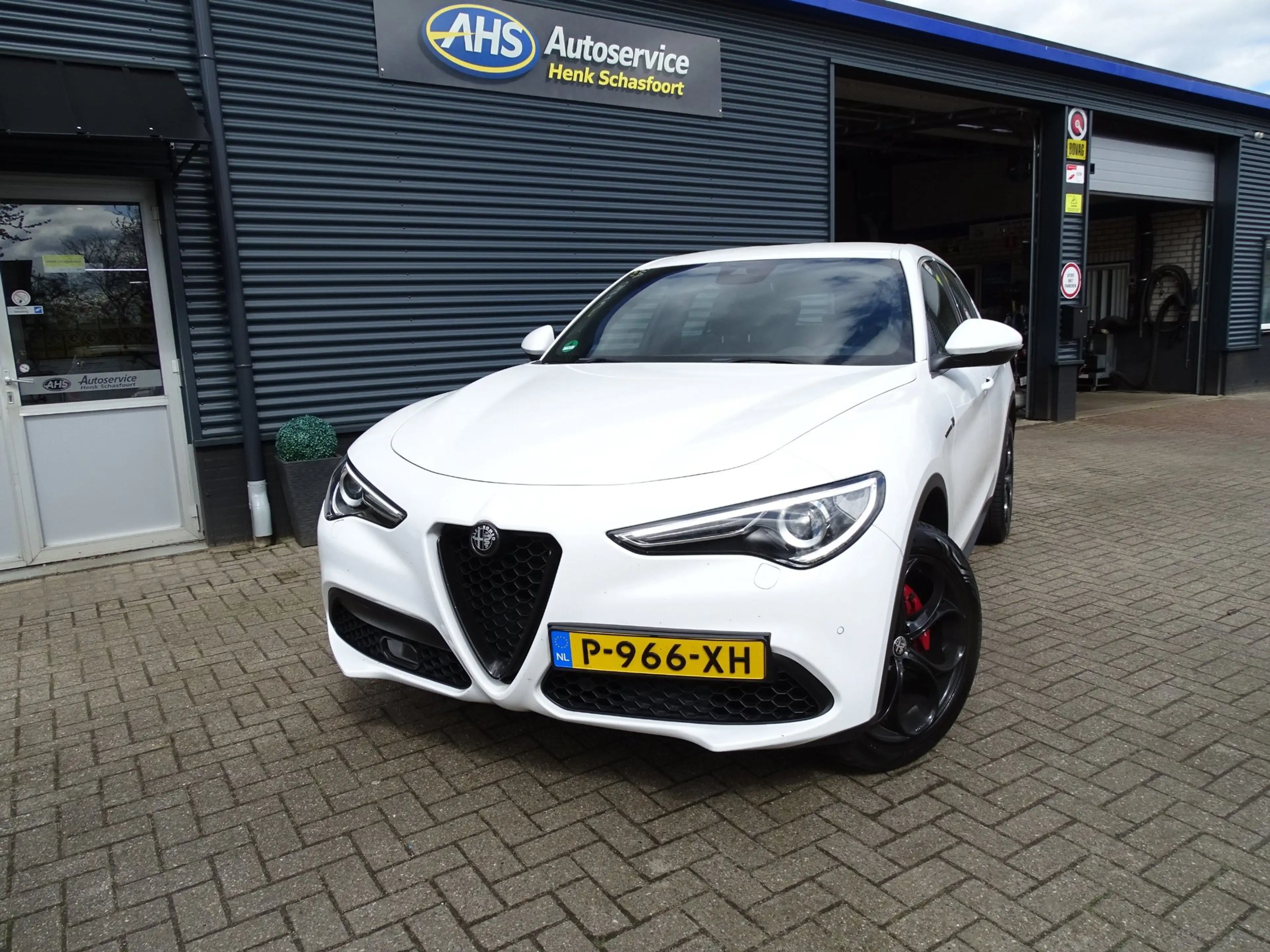 Alfa Romeo Stelvio 2.0 T AWD Super Veloce — photo 2