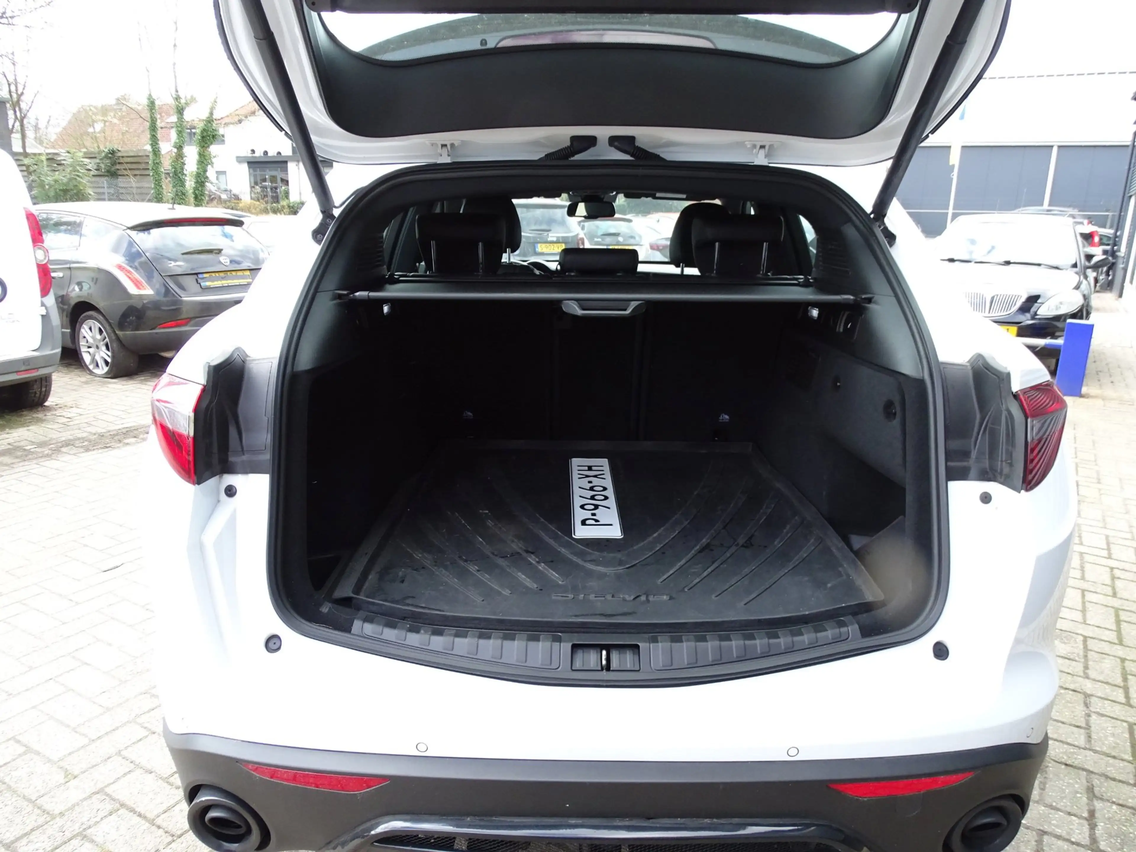 Alfa Romeo Stelvio 2.0 T AWD Super Veloce — photo 13