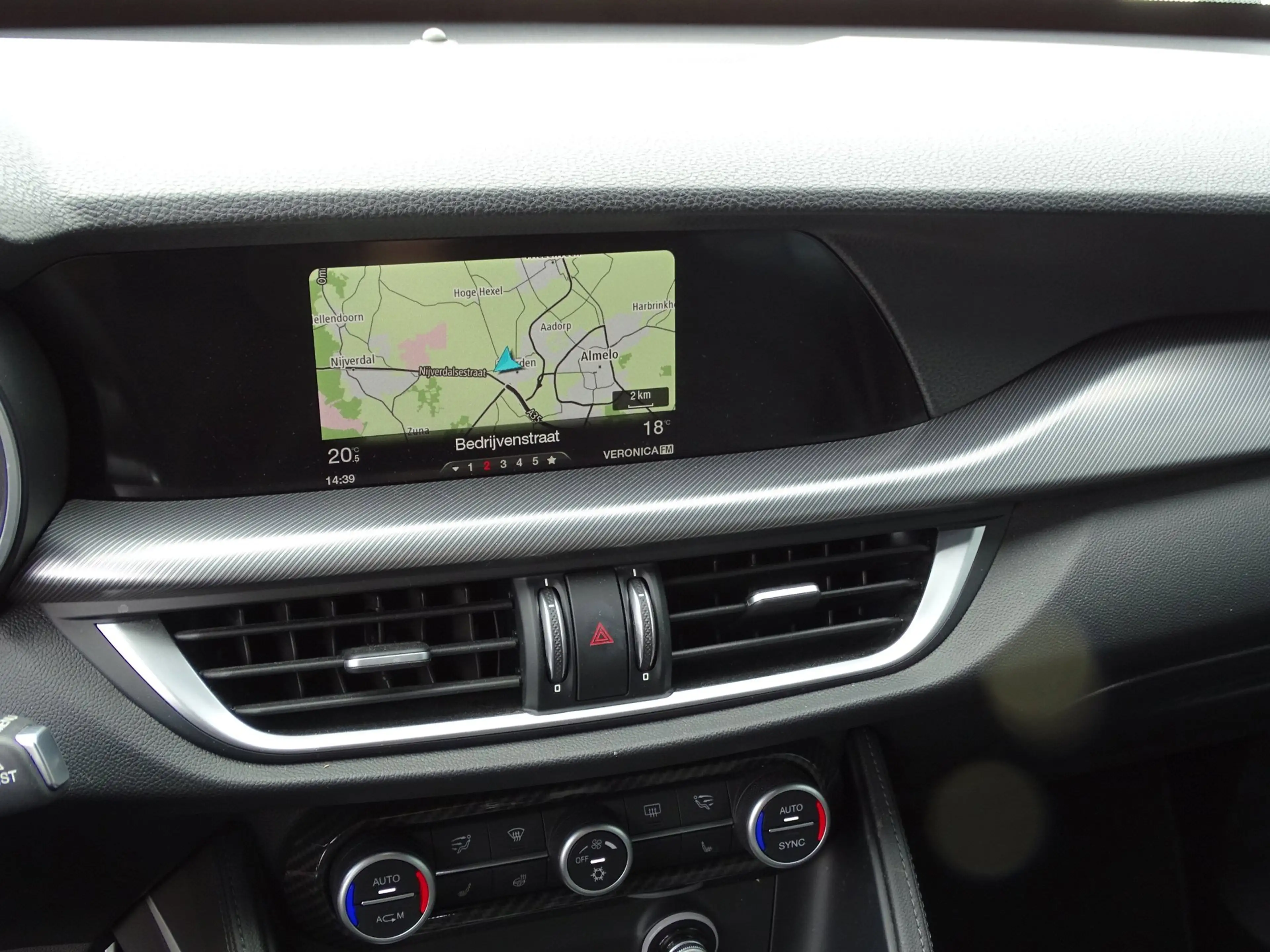 Alfa Romeo Stelvio 2.0 T AWD Super Veloce — photo 18