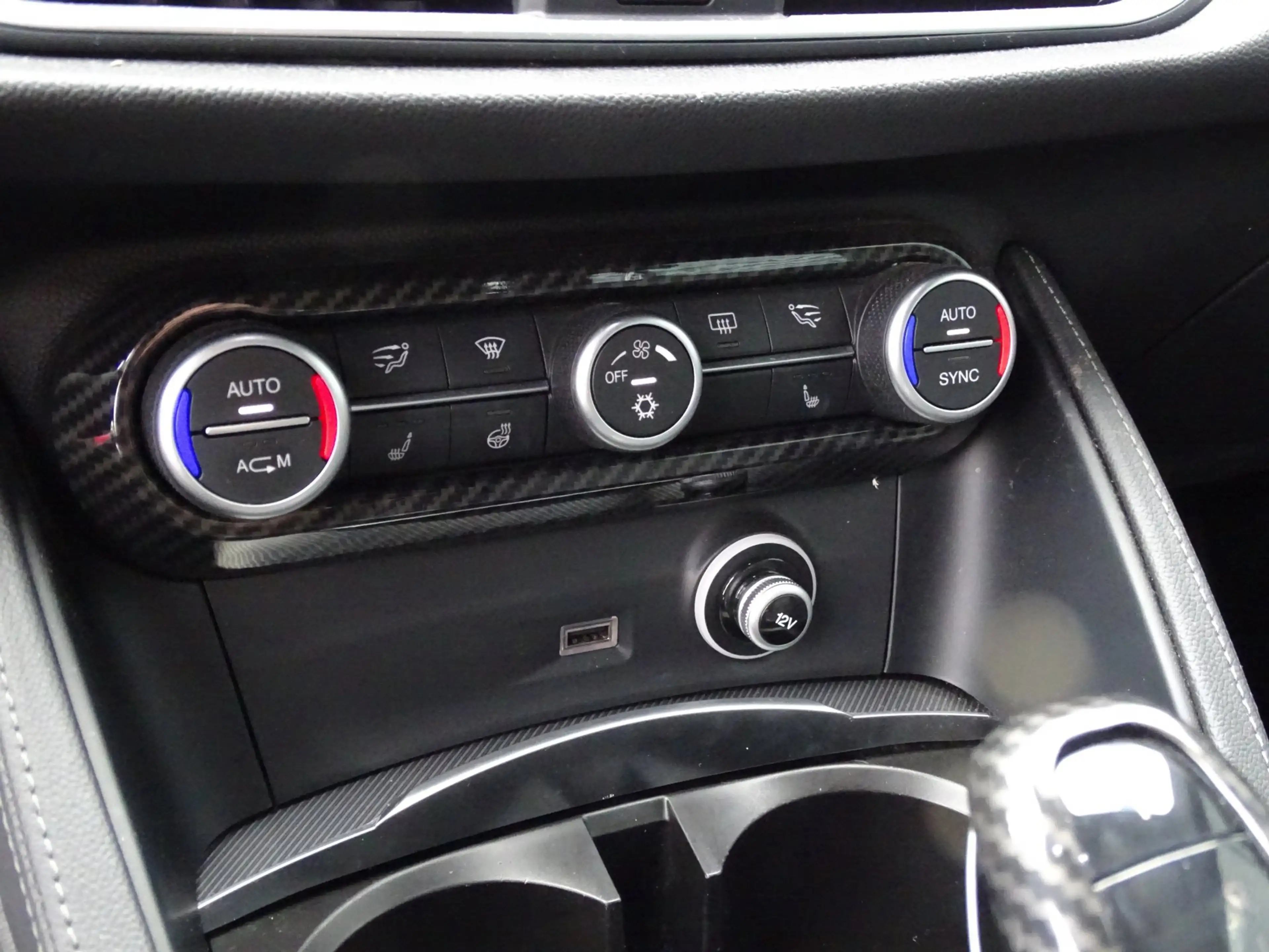 Alfa Romeo Stelvio 2.0 T AWD Super Veloce — photo 19