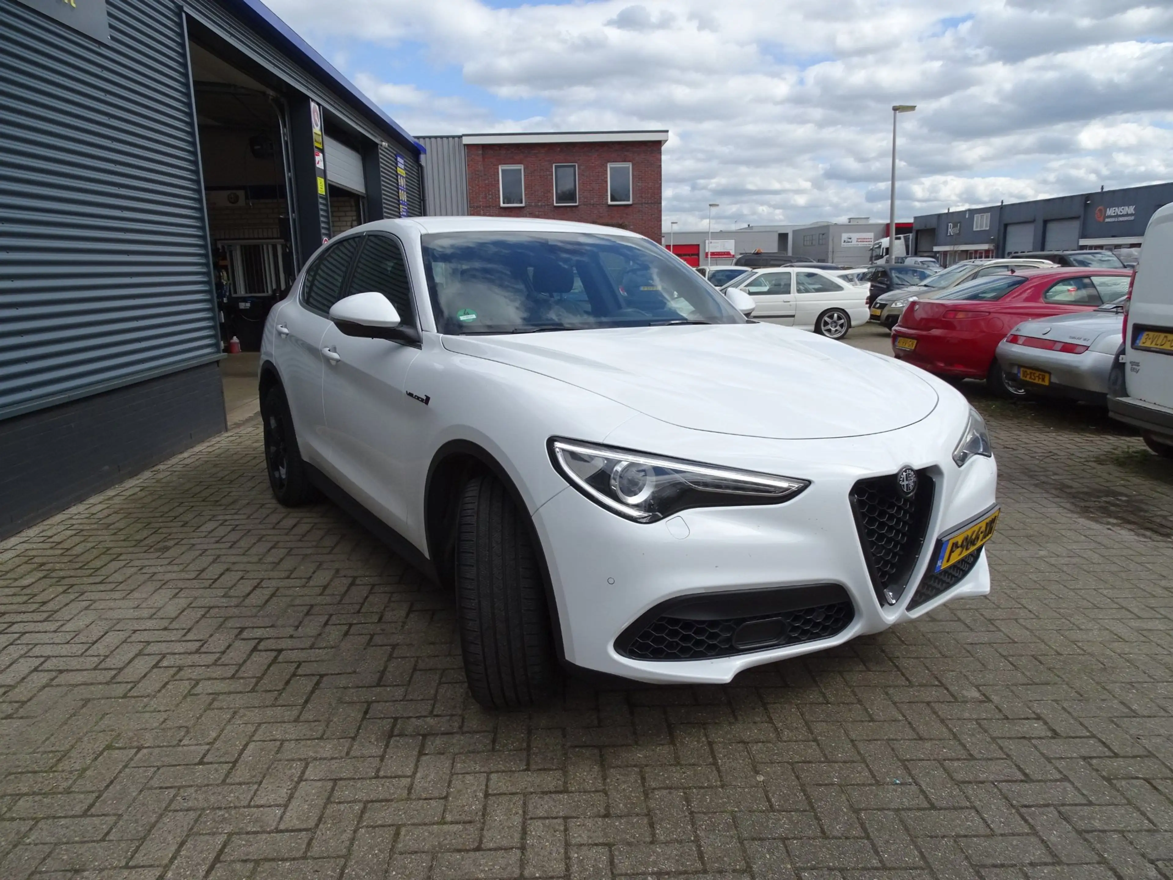 Alfa Romeo Stelvio 2.0 T AWD Super Veloce — photo 4