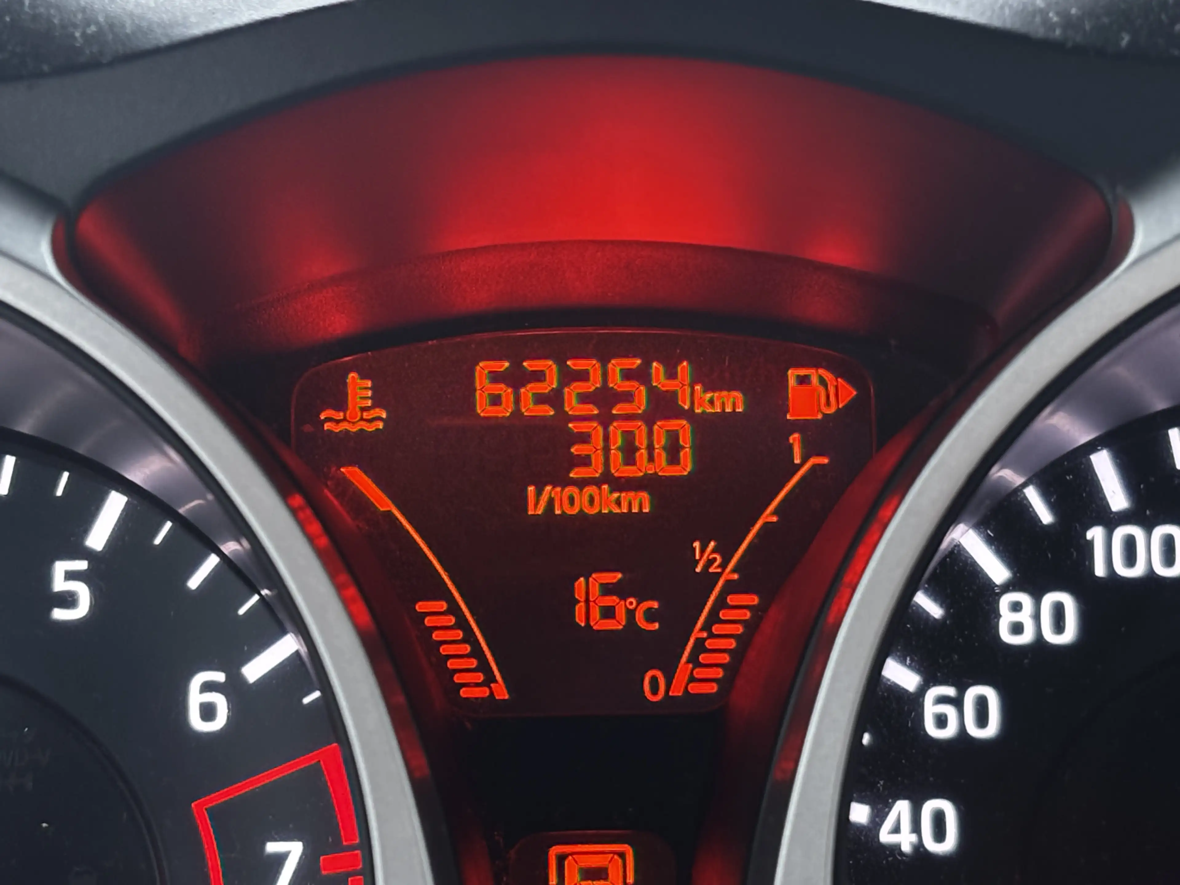 Nissan Juke 1.6 Tekna — photo 18
