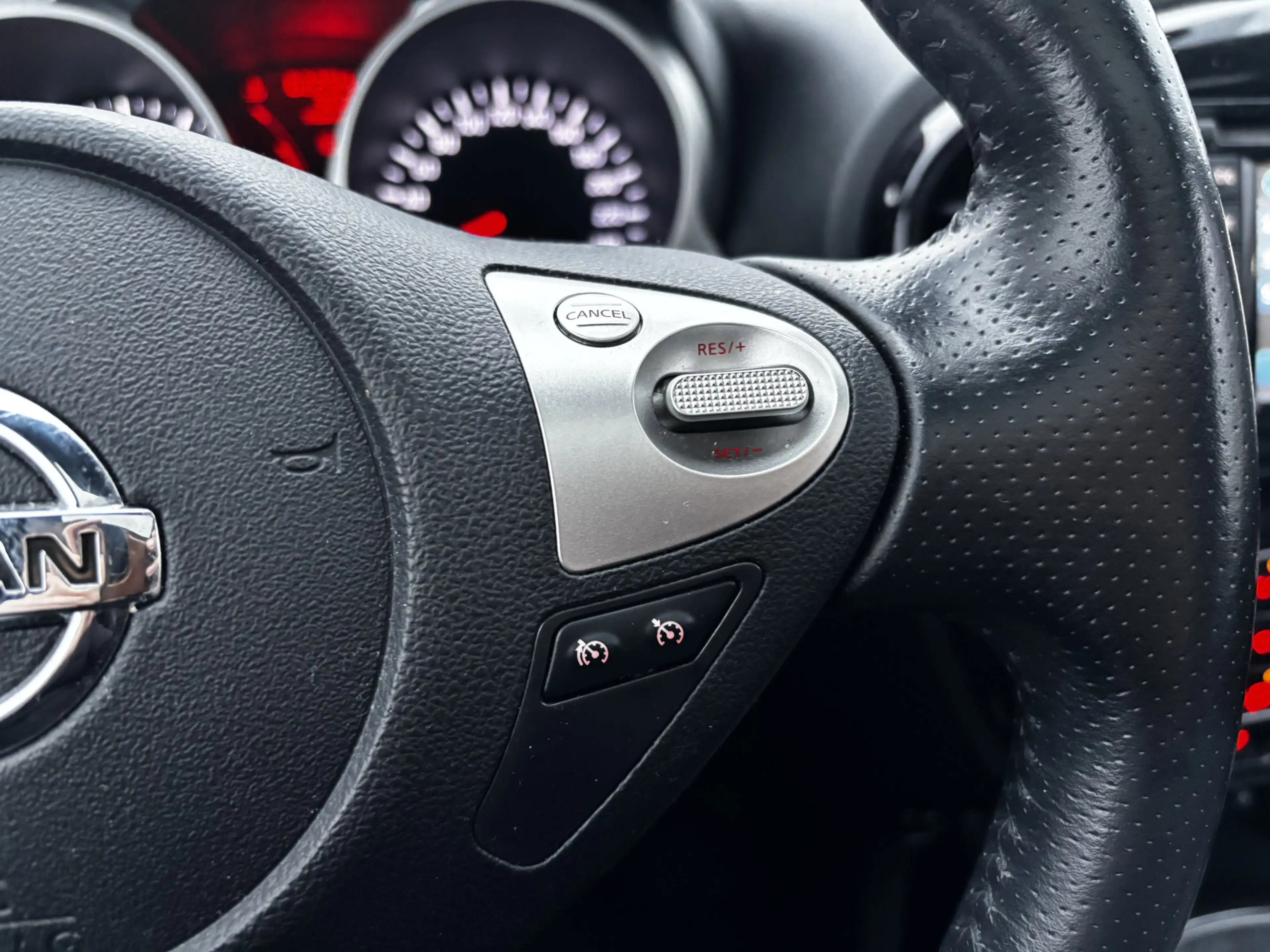 Nissan Juke 1.6 Tekna — photo 16