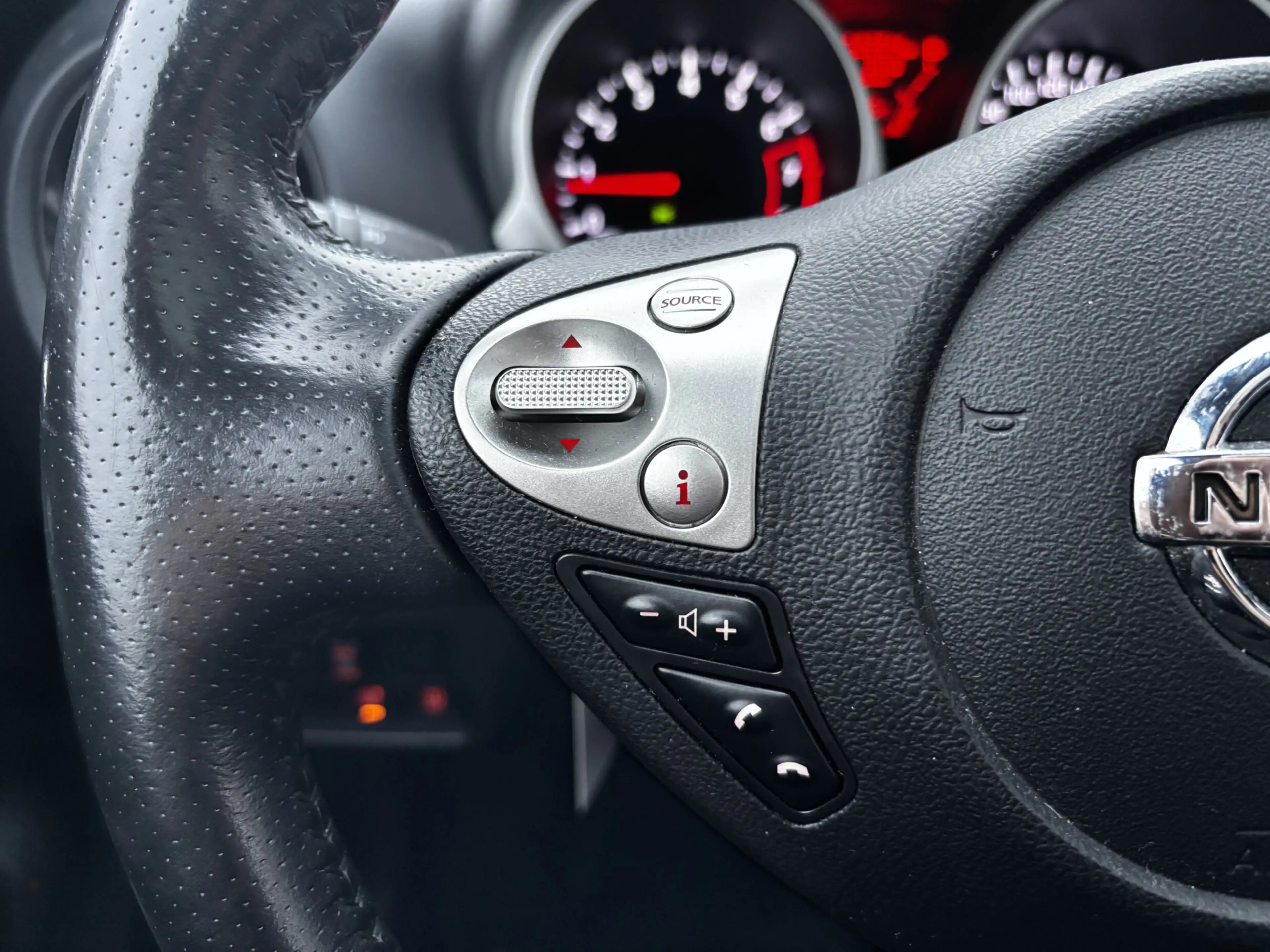 Nissan Juke 1.6 Tekna — photo 15