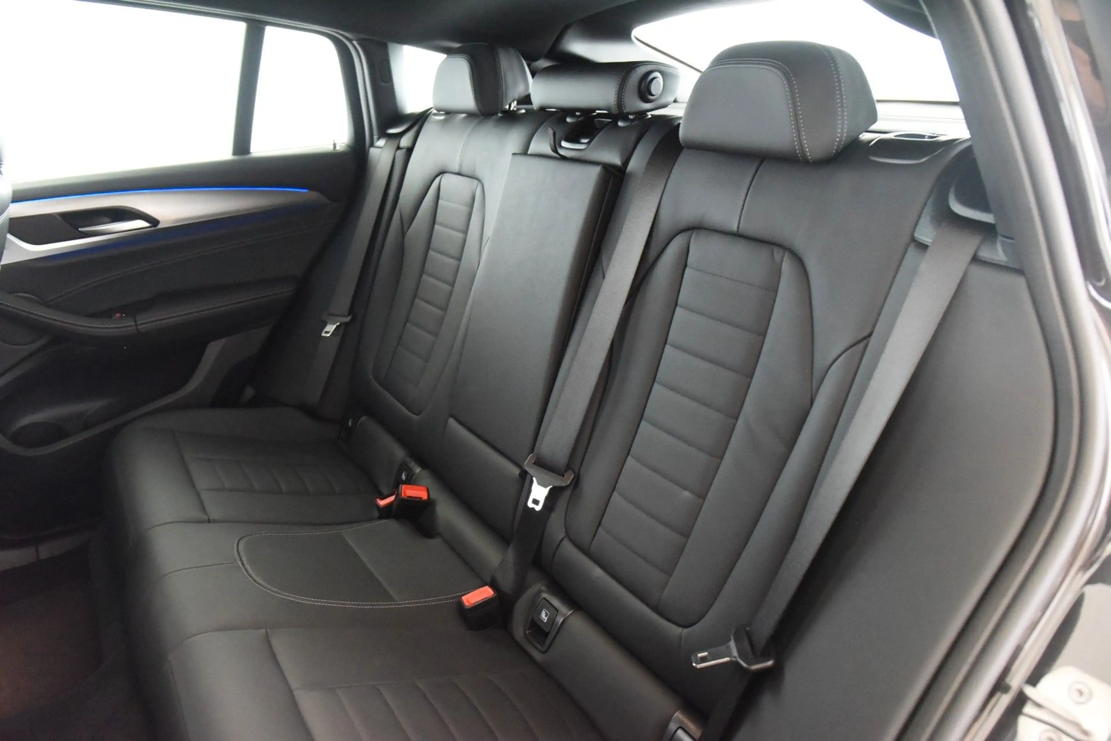 BMW X4 xDrive30d M Sport DriveAssProf AHK HiFi Leder — photo 6