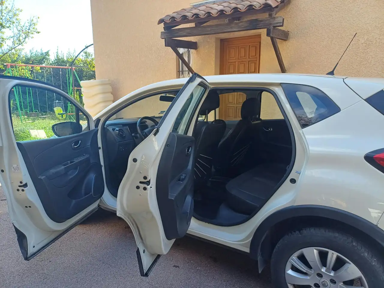 Renault Captur — photo 5