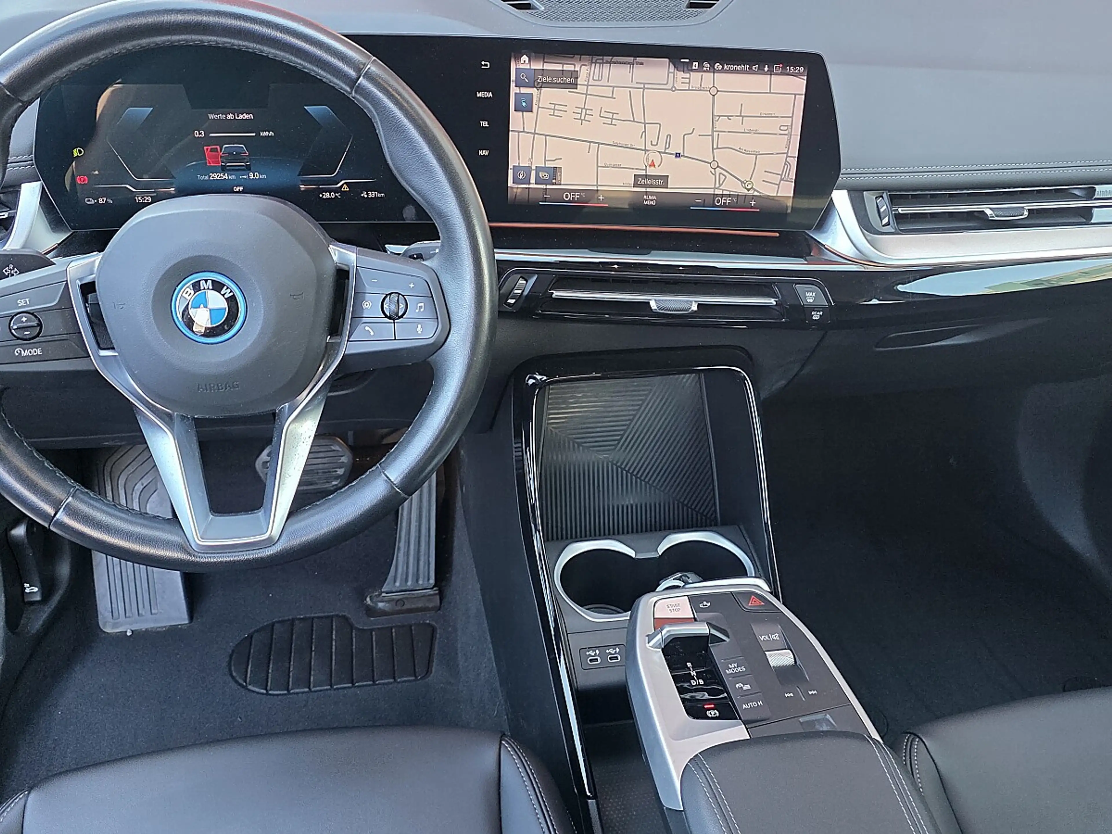 BMW iX1 xDrive30 — photo 13