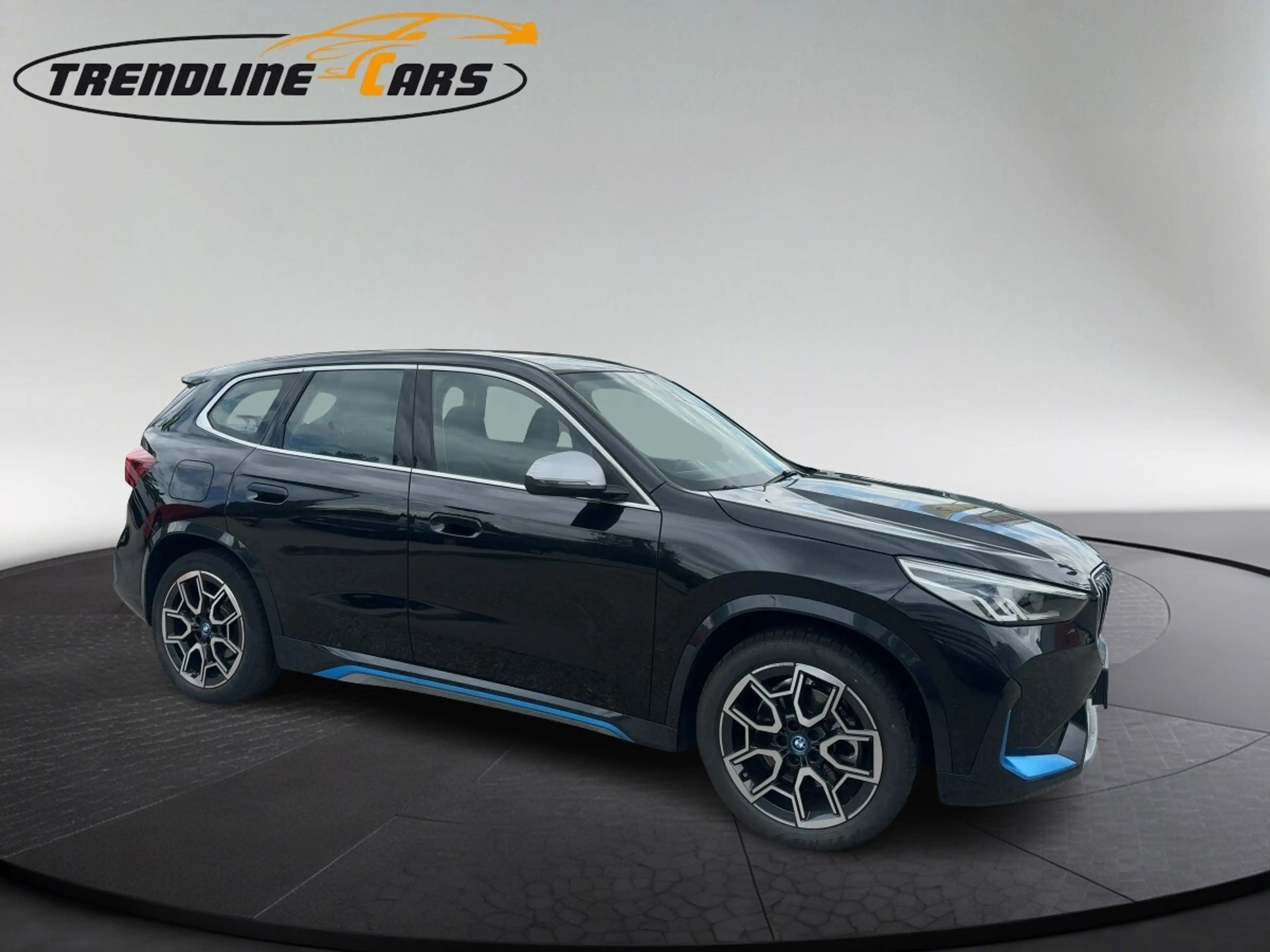 BMW iX1 xDrive30 — photo 10
