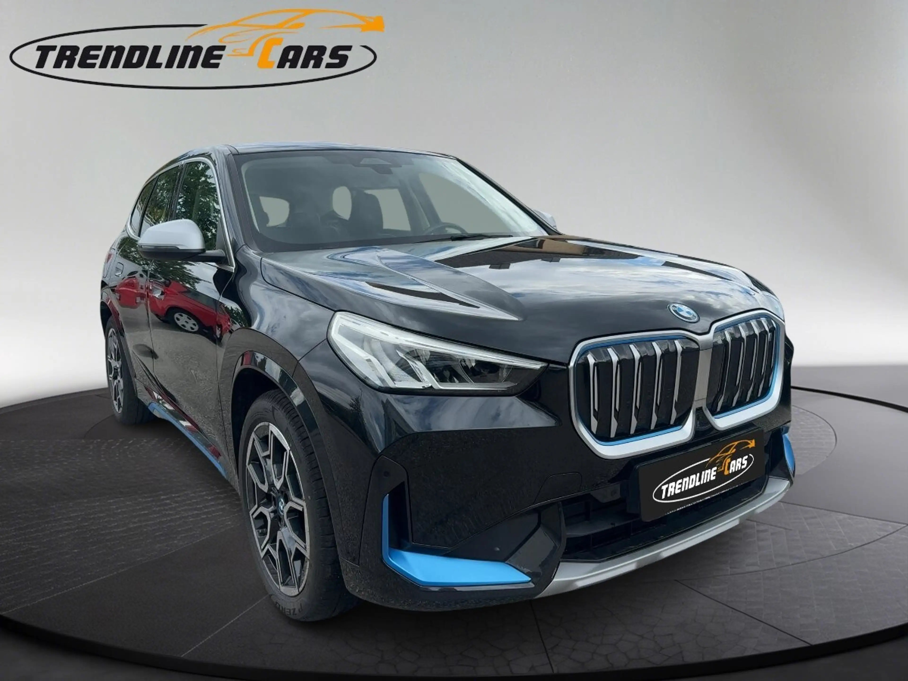 BMW iX1 xDrive30 — photo 2