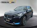 BMW iX1 xDrive30 Schwarz - thumbnail 1