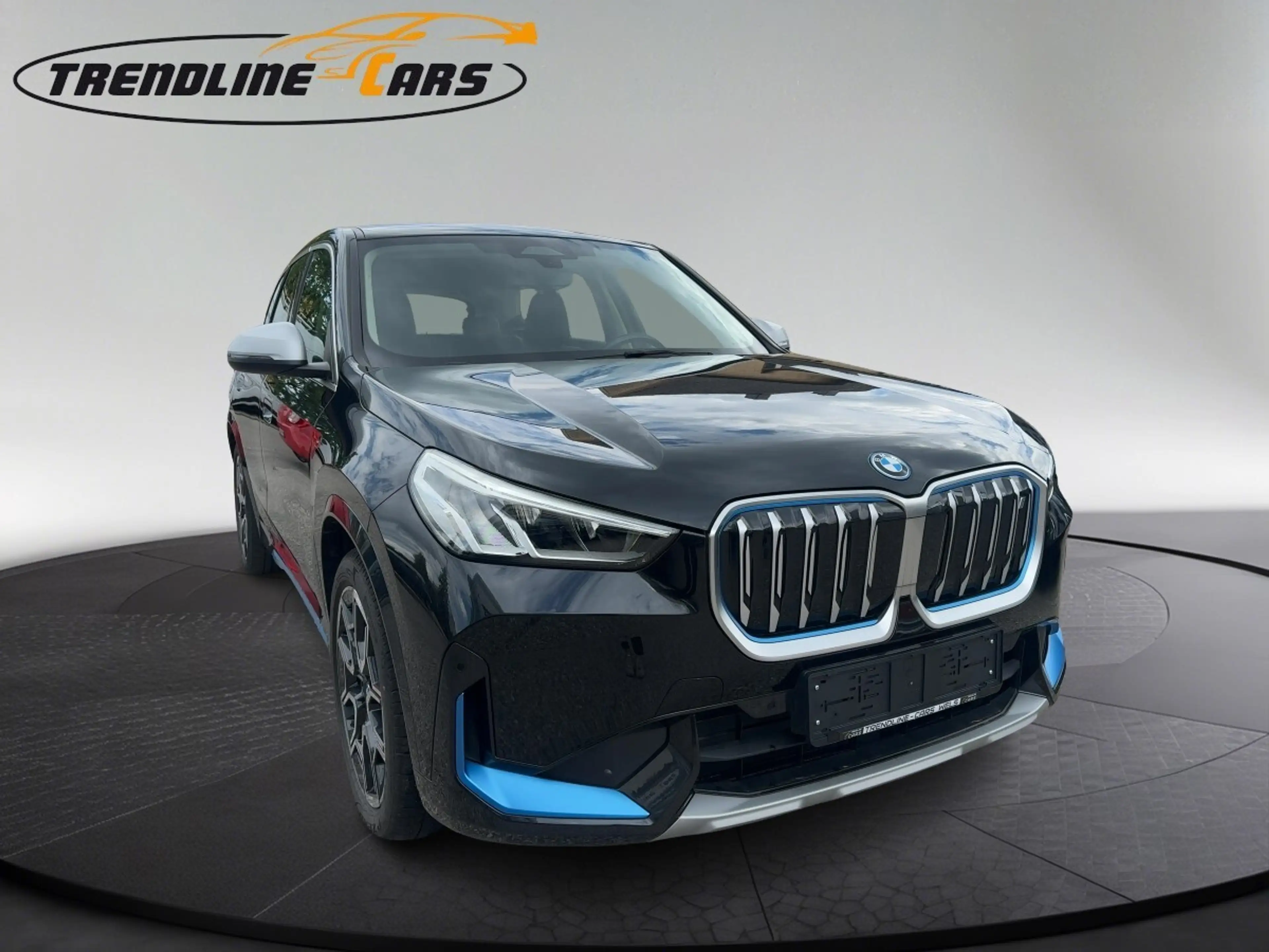 BMW iX1 xDrive30 — photo 5